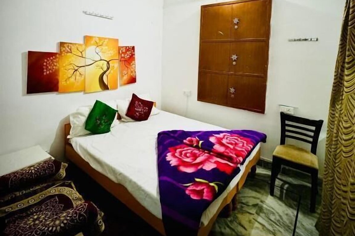 Iron/ironing board, WiFi (free)