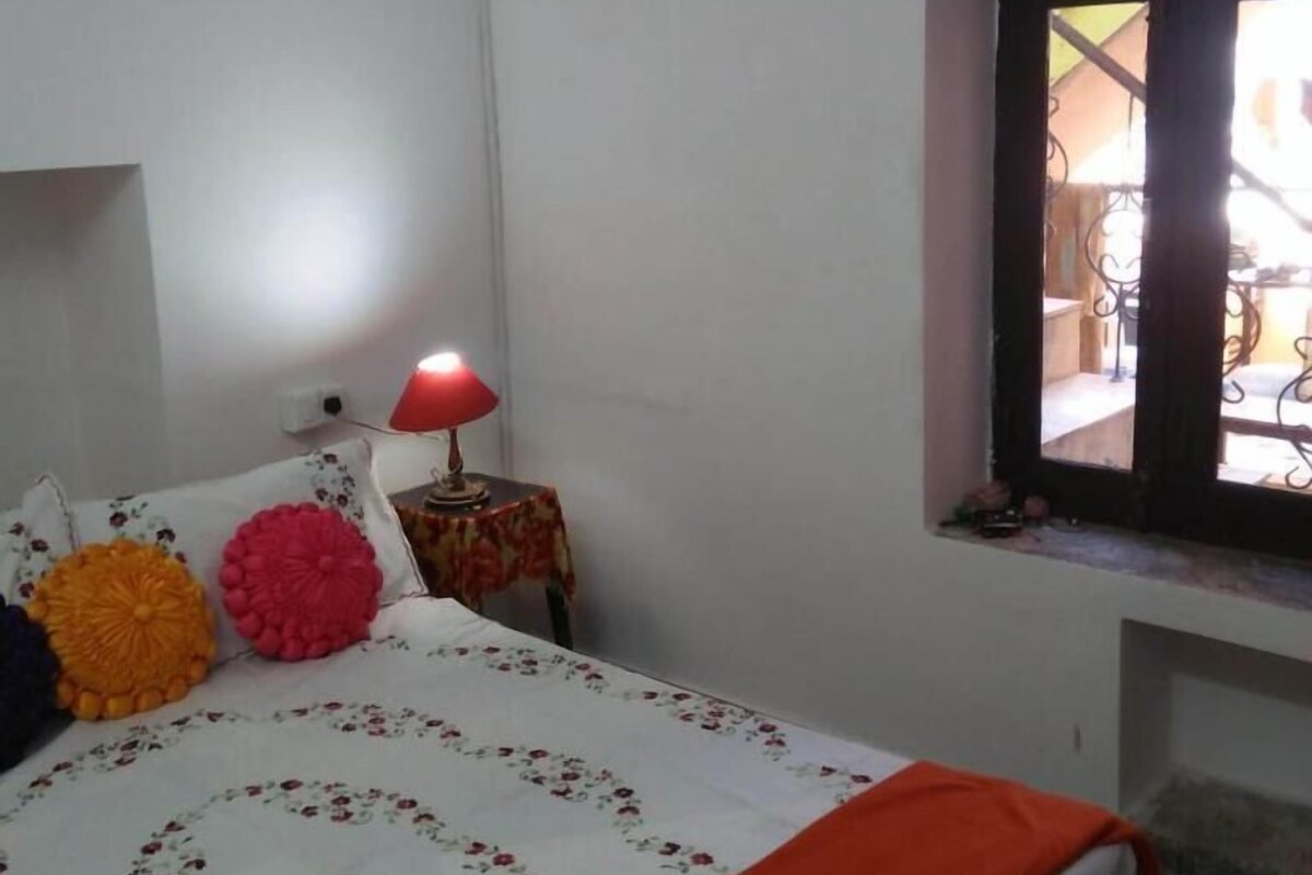 Iron/ironing board, WiFi (free)