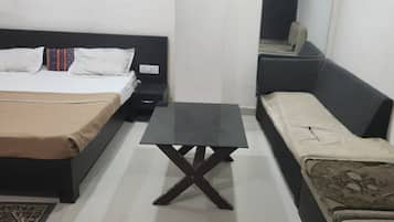Desk, laptop workspace, free WiFi