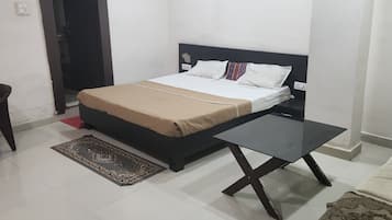 Desk, laptop workspace, free WiFi