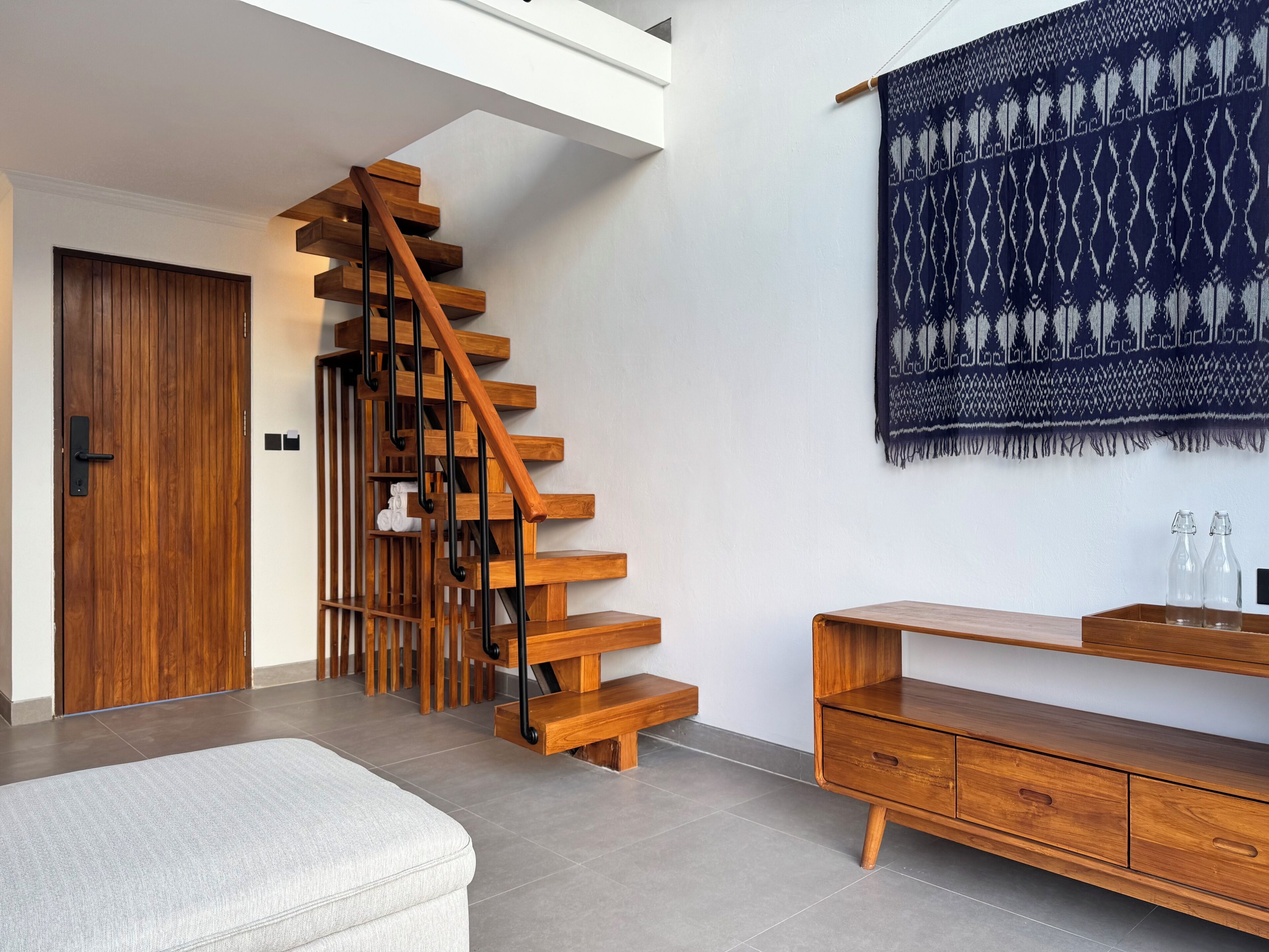 Deluxe Double Room, Pool View | Interior