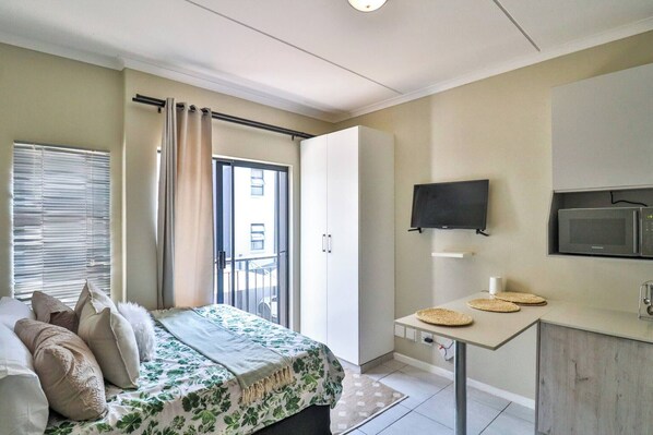 Unclassified image, 1 of 13, button - Entire Rental unit Midrand, 5 mins from MOA (Midrand)
