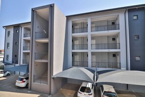 Unclassified image, 2 of 13, button - Entire Rental unit Midrand, 5 mins from MOA (Midrand)