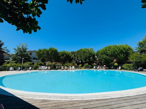 Pool - Vrbo Property (Le Teich)