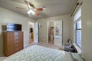 Room - Extended East Tulsa Home w/ Fenced Yard (Tulsa)