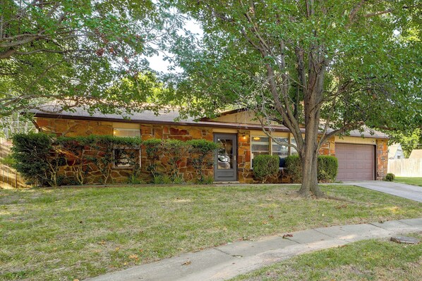 Exterior - Extended East Tulsa Home w/ Fenced Yard (Tulsa)