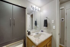 Bathroom - Extended East Tulsa Home w/ Fenced Yard (Tulsa)