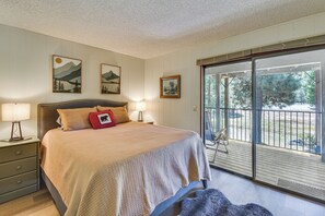 Room - Fish, Hike, Ski & Play! Pinecrest Getaway (Pinecrest)