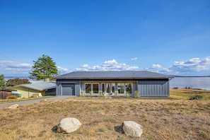 Unclassified image, 2 of 34, button - Peaceful Waterfront Retreat on Vashon Island (Vashon)