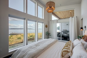Unclassified image, 3 of 34, button - Peaceful Waterfront Retreat on Vashon Island (Vashon)