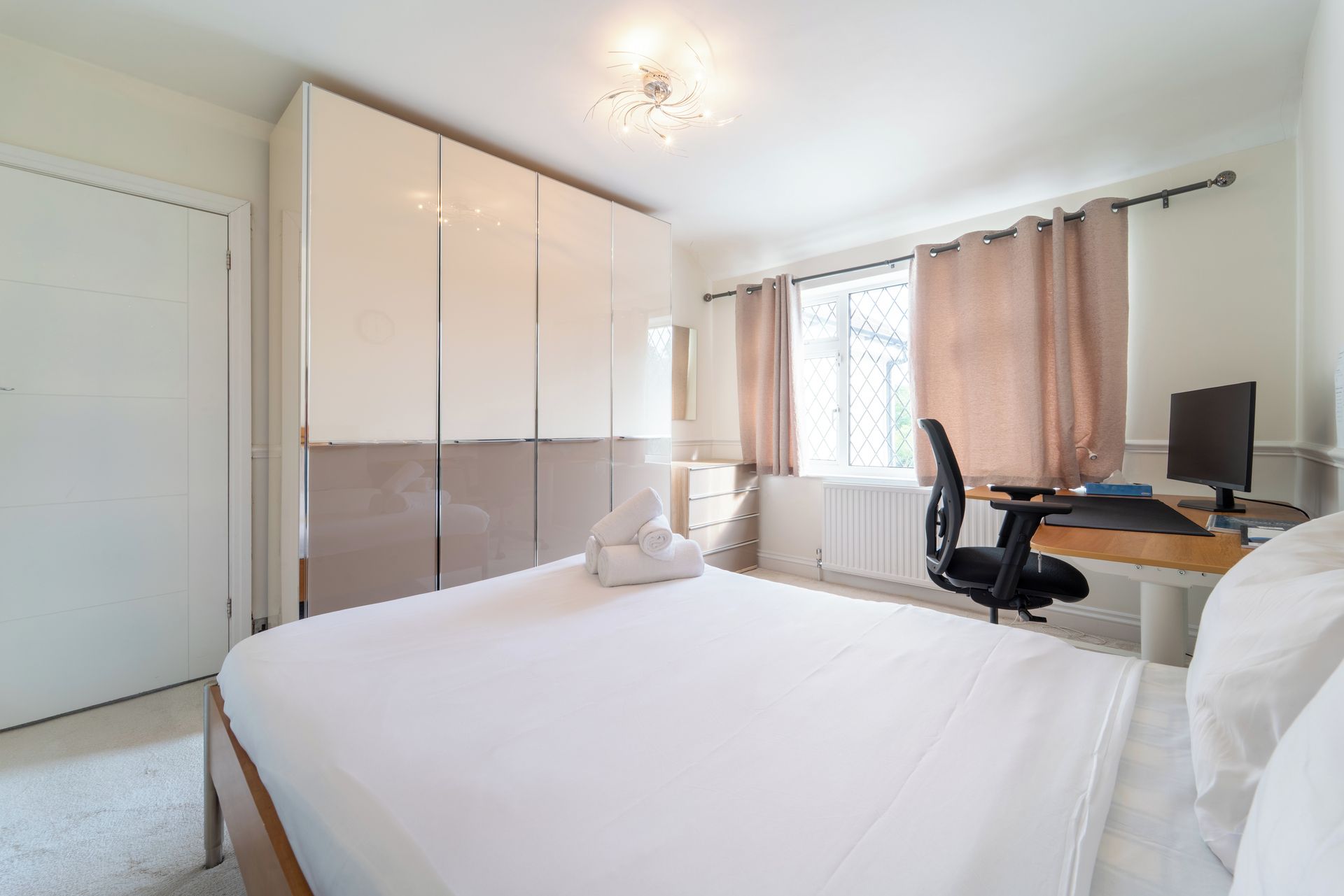 Iron/ironing board, Internet, bed sheets