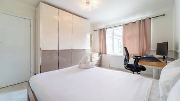 Iron/ironing board, Internet, bed sheets