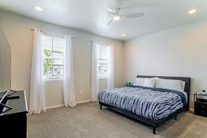 Room - Modern Home w/ Garage, Near DIA & Gaylord Resort (Denver)