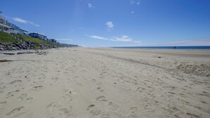 A beach with footprints and a clear sky. - Direct Beach Access, 2 Mi to Chinook Winds Casino (Lincoln City)