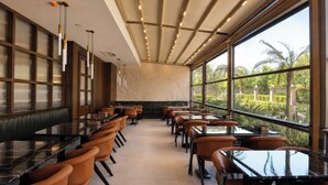 Ảnh chưa phân loại, 2 trong số 13 ảnh, nút