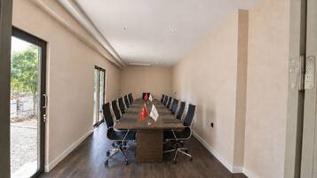 Meeting facility