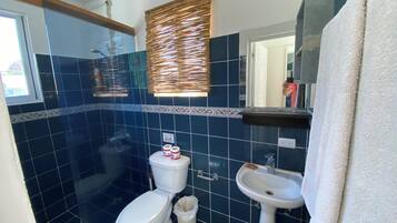 Comfort Apartment, Balcony, Sea View | Bathroom