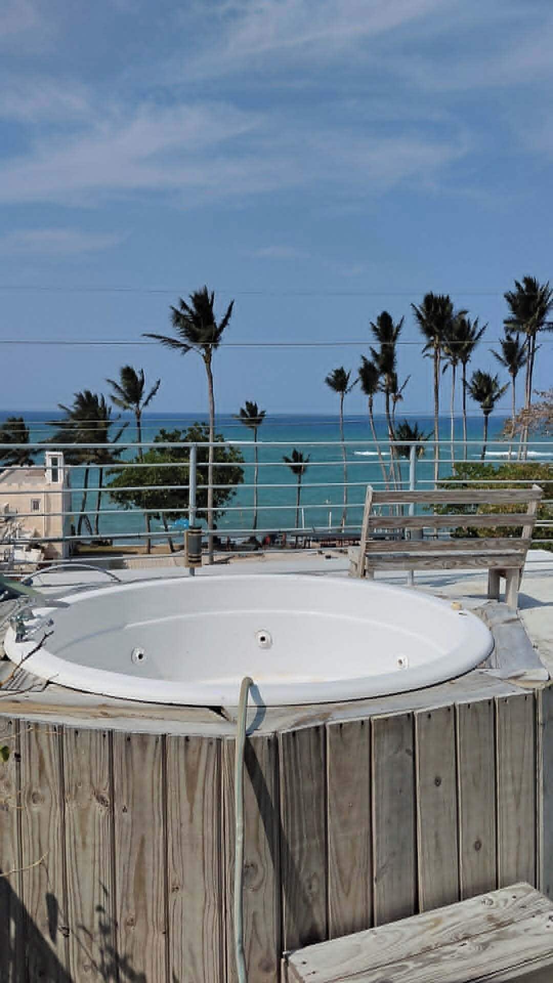 Outdoor spa tub