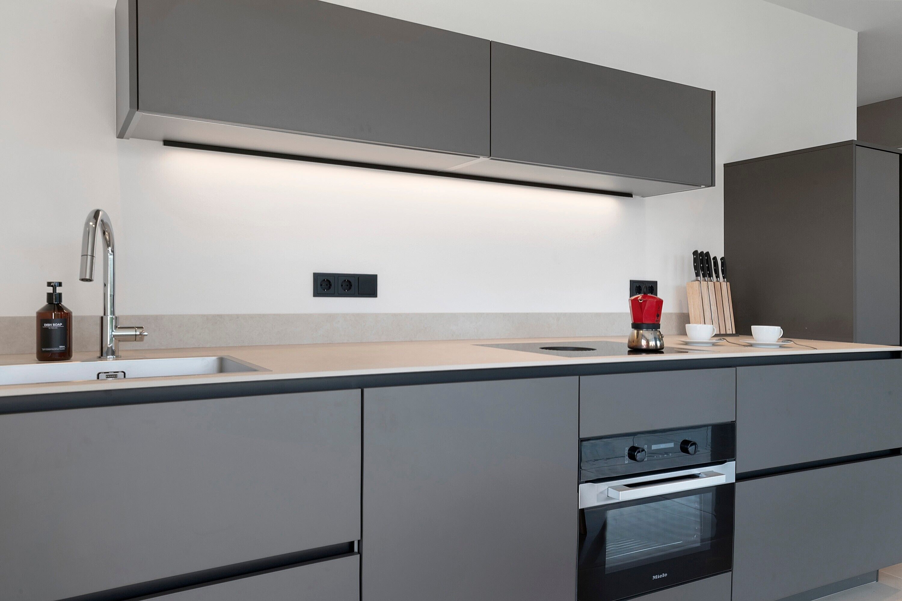 Fridge, oven, stovetop, dishwasher