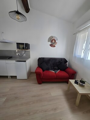 Unclassified image, 4 of 10, button - "La Genette" Apartment with Wi-Fi and Air Conditioning (Prats-de-Mollo-la-Preste)