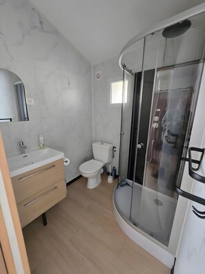 Unclassified image, 3 of 10, button - "La Genette" Apartment with Wi-Fi and Air Conditioning (Prats-de-Mollo-la-Preste)