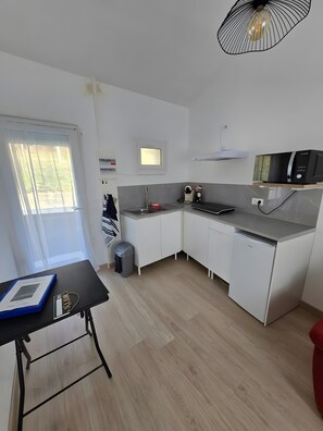Unclassified image, 5 of 10, button - "La Genette" Apartment with Wi-Fi and Air Conditioning (Prats-de-Mollo-la-Preste)