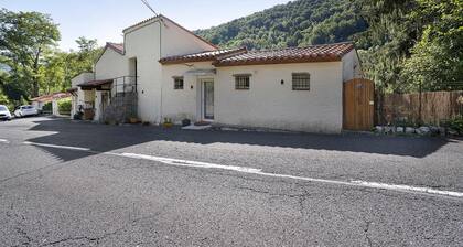 "La Roussette" Apartment with Wi-Fi and Air Conditioning