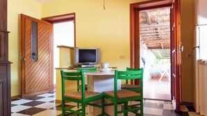 Interior - Villa Gioirisia. A retreat for relaxation and nature. X10 (Campania)