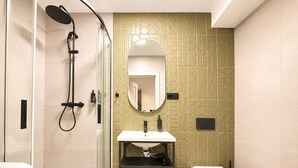 Shower, hair dryer, towels, shampoo - Kraków Bohaterów Września 7 | AC | Parkside (Kraków)
