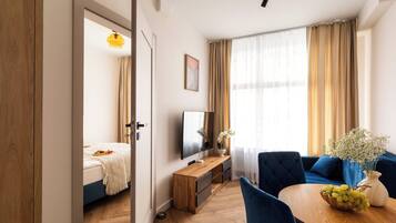 Iron/ironing board, travel crib, WiFi, bed sheets