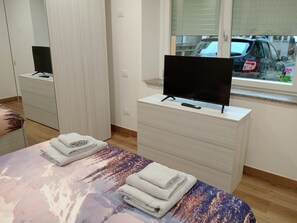 Iron/ironing board, WiFi, bed sheets