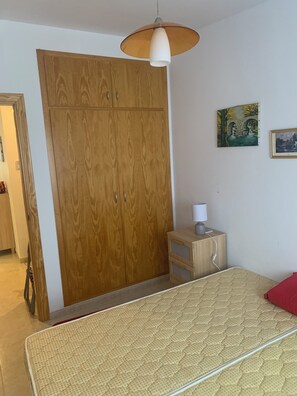 Ferros/tábuas de passar roupa, Wi-Fi, roupa de cama