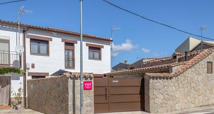 Rural House with Private Pool in Sotillo de las Palomas, Sierra de Gredos