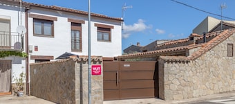 Rural House with Private Pool in Sotillo de las Palomas, Sierra de Gredos