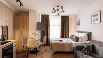 Tabla de planchar con plancha, cuna de viaje, wifi y ropa de cama