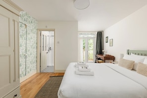 Room - New! Cosy 1BR Flat w/Patio in New Cross (Greater London)