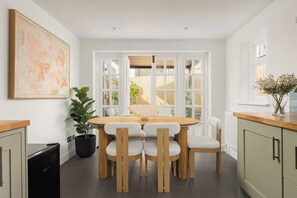 Dining - New! Wimbledon 4BR Home | Garden | 10 Mins to Tube (Greater London)