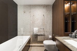 Bathroom - New! Charming 1BR Flat | Fulham & Chelsea (Greater London)