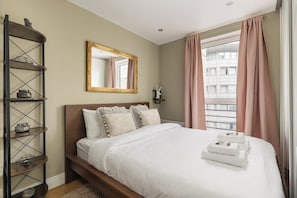 Room - New! Charming 1BR Flat | Fulham & Chelsea (Greater London)