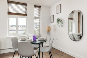 Dining - New! Delightful 2BR | 1 Min to Lower Sydenham (London)