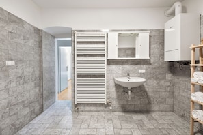 Deluxe appartement, 3 slaapkamers, uitzicht op de stad | Badkamer