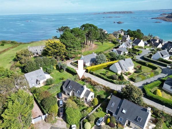 Exterior - "La Plage" vacation rental, a 5-minute walk from the beach. Very quiet at the end of a cul-de-sac (Perros-Guirec)