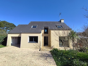Exterior - "La Plage" vacation rental, a 5-minute walk from the beach. Very quiet at the end of a cul-de-sac (Perros-Guirec)