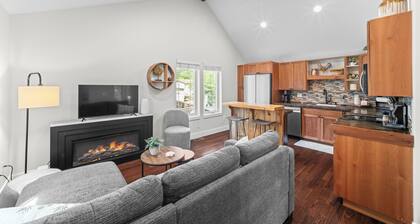 Treehouse Haven for 6 Near Red Rocks