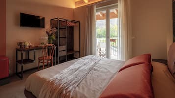 Kahden hengen comfort-huone, vuoristonäköala (Giglio) | Tallelokero huoneessa, kannettavalle tietokoneelle sopiva työtila