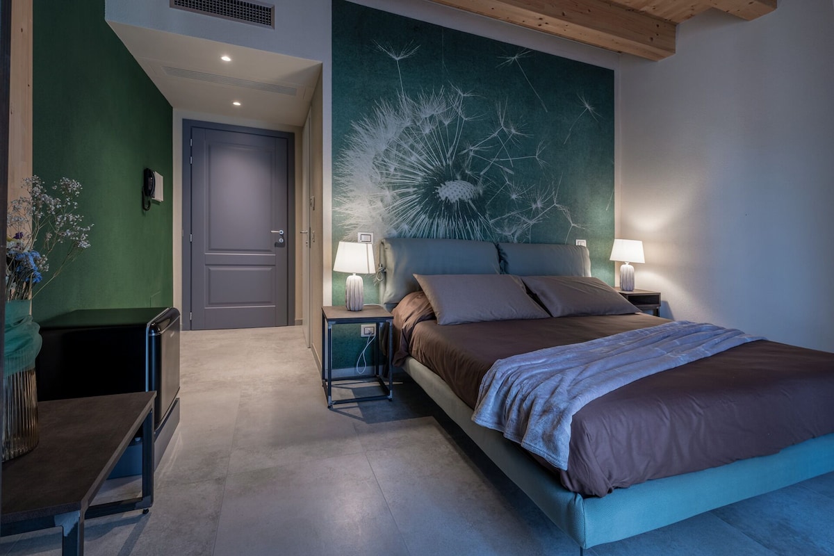 Classic Double Room, Garden View | In-room safe, laptop workspace, blackout drapes, WiFi (free)