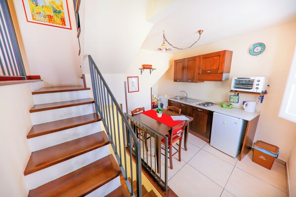 Private kitchen - Vrbo Property (Cefalù)