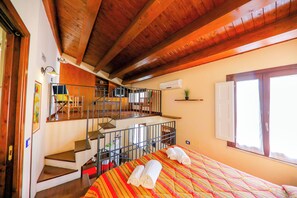 Room - Vrbo Property (Cefalù)