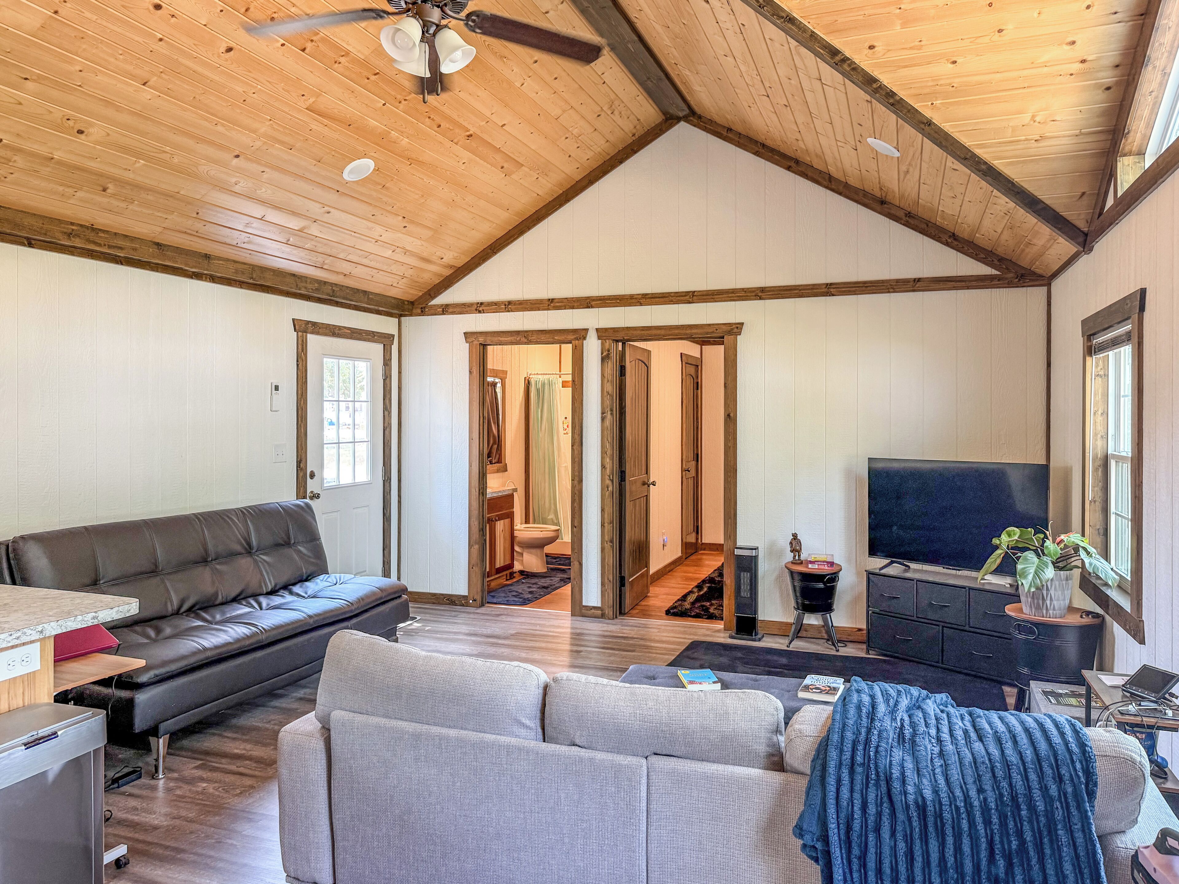 Apartment, 2 Bedrooms, Garden View | Living area