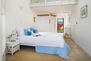 A bedroom with a bed, bedside table, and a view of the outside. - An Mordros - sleeps 6 guests  in 3 bedrooms (Hayle)
